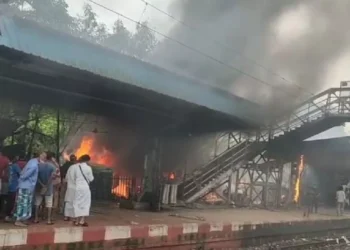 आलमबाग के रेलवे अस्पताल में लगी आग-अग्निशमन की टीम ने चीखते  मरीजों बाहर निकाला