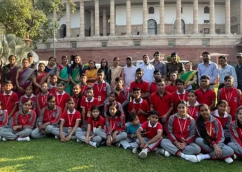 कम्पोजिट विद्यालय भादर प्रथम के छात्रों ने बीबीएयू सैटेलाइट कैम्पस का शैक्षिक भ्रमण किया