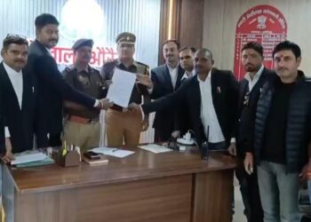 एमपी के आईएएस अधिकारी के विवादित बयान पर अधिवक्ताओं में आक्रोश