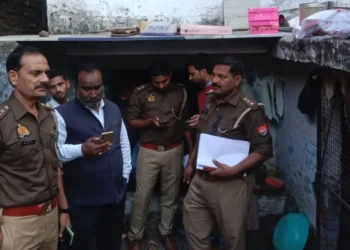 किराए के मकान में युवक ने लगाई फांसी , बदहवास मां बेटे का जीवन मांगने पहुंची महादेवा मंदिर