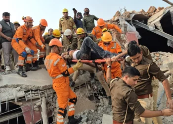 नोएडा मे निर्माणाधीन मकान की छत गिरी, मृतकों की संख्या बढ़कर चार