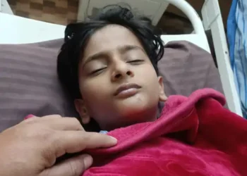 स्कूल प्रबंधन की लापरवाही से जिंदगी–मौत से जूझ रहा मासूम