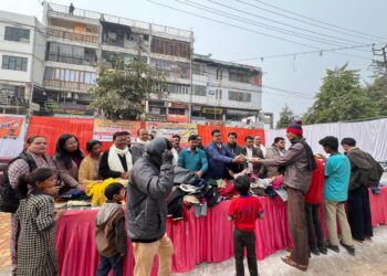 आदर्श व्यापारी एसोसिएशन ने किया विशाल कंबल एवं ऊनी वस्त्र वितरण