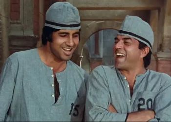 फिल्म शोले की शूटिंग का अनसुना किस्सा जब धर्मेंद्र से चली थी असली गोली, बाल-बाल बचे थे अमिताभ बच्चन