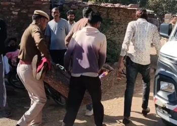 दिल दहला देने वाला कांड: कुल्हाड़ी के एक ही वार में उड़ा दी पति की गर्दन