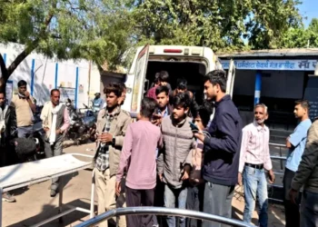 दिल दहला देने वाली घटना : 47 बच्चों को ले जा रही बस नदी में गिरी मची चीख पुकार