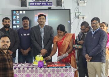 बच्चों और शिक्षकों ने मनाया खंड शिक्षा अधिकारी का जन्मदिन