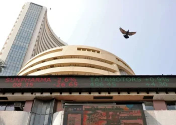 सेंसेक्स-निफ्टी की मजबूत शुरुआत, शुरुआती बढ़त खोकर नकारात्मक दायरे में कारोबार