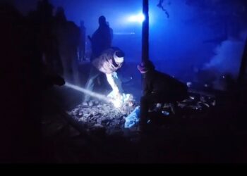 झोपड़ी में आग लगने से बुजुर्ग और दस बकरियों की जलकर मौत