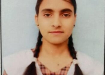 सीतापुर में शोहदों से परेशान छात्रा ने पहले स्कूल छोड़ा फिर किया आत्मदाह