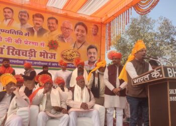 कंबल वितरण कार्यक्रम में दिग्गज नेताओं का जमावड़ा