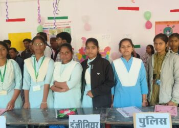 पीएम श्री विद्यालय टीकरमाफी में कैरियर गाइडेंस व वार्षिकोत्सव का संयुक्त आयोजन