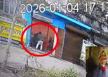 सत्संग के दौरान बुजुर्ग महिलाओं पर युवक का हमला