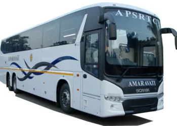 हार्ट अटैक के बावजूद बस ड्राइवर ने बचाई यात्रियों की जान