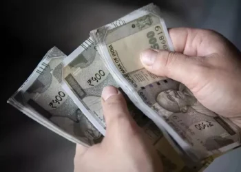 रुपया अमेरिकी डॉलर के मुकाबले 92 पर, महंगाई और महंगे आयात की आशंका