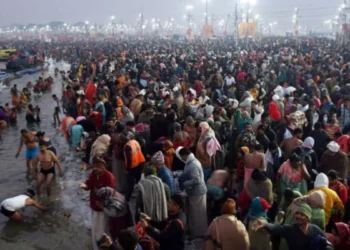 मौनी अमावस्या पर संगम तट बना श्रद्धा का केंद्र, ब्रह्म मुहूर्त में गूंजे हर-हर गंगे