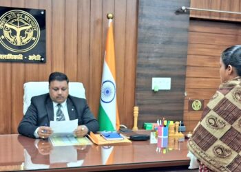 जिलाधिकारी ने जनसुनवाई में सुनीं जनता की समस्याएं, अधिकारियों को दिए गुणवत्तापूर्ण निस्तारण के निर्देश