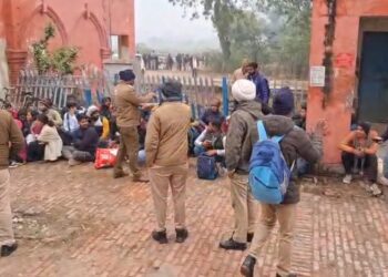 बिना टिकट यात्रा कर रहे 150 यात्री पकड़े गए