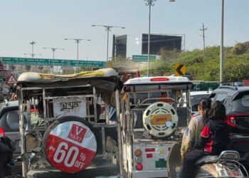 वीआईपी मूवमेंट में थमा जनजीवन, सड़कों पर क्यों रुके आम नागरिक