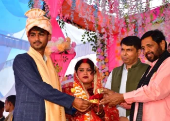 अनूठी मिसाल: पिता न होने पर अधिकारियों ने किया कन्यादान