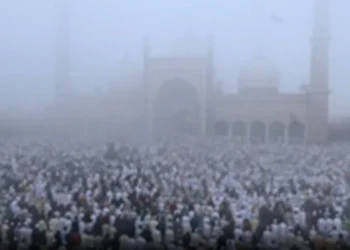 जामा मस्जिद में अदा हुई ईद की नमाज, गले मिलकर दी मुबारकबाद