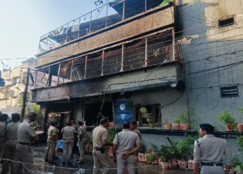 कार से शुरू हुई आग ने उजाड़ दिया पूरा घर, 7 की गई जान