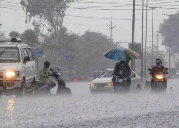 लखनऊ समेत यूपी के कई जिलों में ऑरेंज अलर्ट, बारिश-आंधी और ओलावृष्टि की चेतावनी