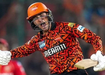 सनराइजर्स हैदराबाद के जीत के जश्न के बीच अभिषेक शर्मा पर लगा भारी जुर्माना