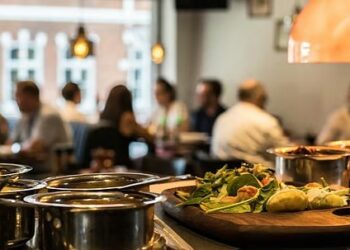 सुल्तानपुर में खाद्य सुरक्षा नियमों की अनदेखी: बिना लाइसेंस चल रहे सैकड़ों होटल-ढाबे