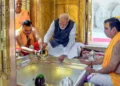 महादेव की शरण में पीएम: काशी में भव्य रोड शो के बाद प्रधानमंत्री ने बाबा विश्वनाथ के दरबार में टेका मत्था