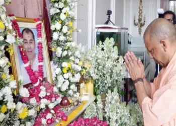 प्रतीक यादव की तेरहवीं पर पहुंचे सीएम योगी, शोकाकुल परिवार से मिलकर जताई संवेदना