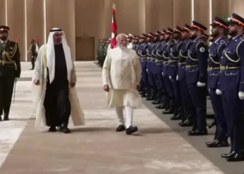 अबू धाबी पहुंचे पीएम मोदी, यूएई के राष्ट्रपति ने किया भव्य स्वागत