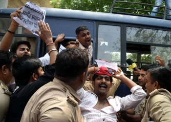 लखनऊ में छात्र आक्रोश का फूटा घड़ा: नीट पेपर लीक के खिलाफ उग्र प्रदर्शन